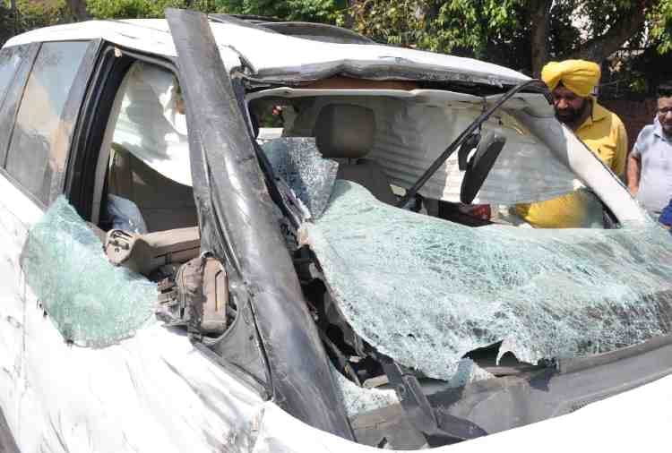 boy died in road accident due to car race in chandigarh