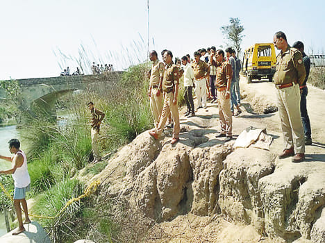 body found in bushes canal