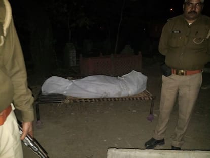 agra dead body of the woman found in a box on the cemetery