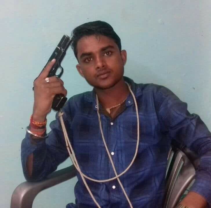 police encounter with robbers in mainpuri
