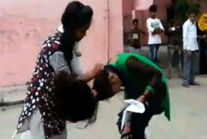 a married man with his girlfriend and wife came to know then beats him in noida