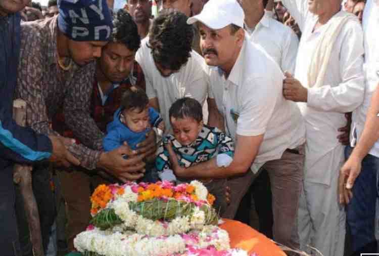 Indian Army Soldier Gajender Singh Funeral in Bhiwani, Killed in Chhattisgarh Encounter