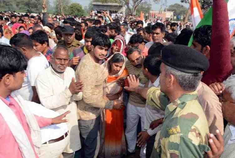 Indian Army Soldier Gajender Singh Funeral in Bhiwani, Killed in Chhattisgarh Encounter
