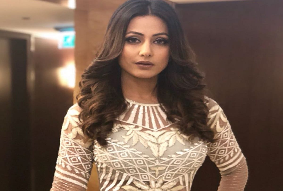 Hina Khan Shares Her Look In Short Film Smart Phone