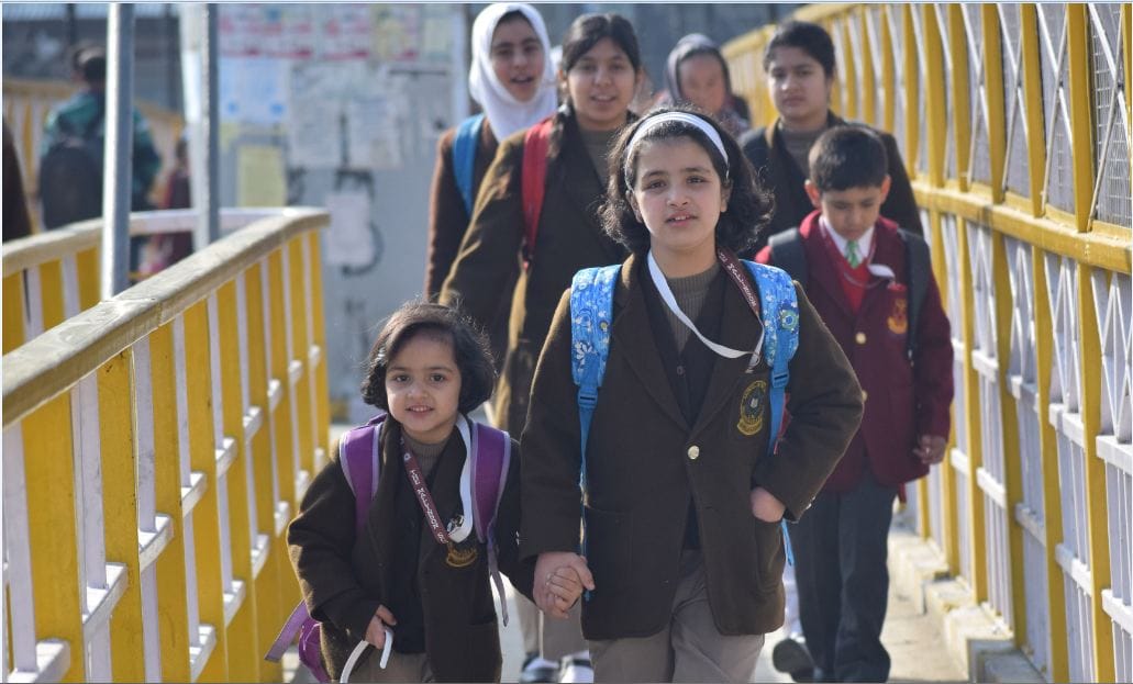 schools of kashmir valleब reopen after three month 