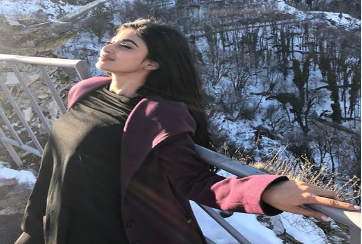 mouni roy got new film with john abraham