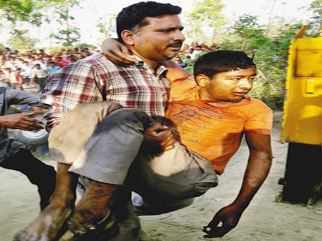  2 died in tractor accident, 2 injured