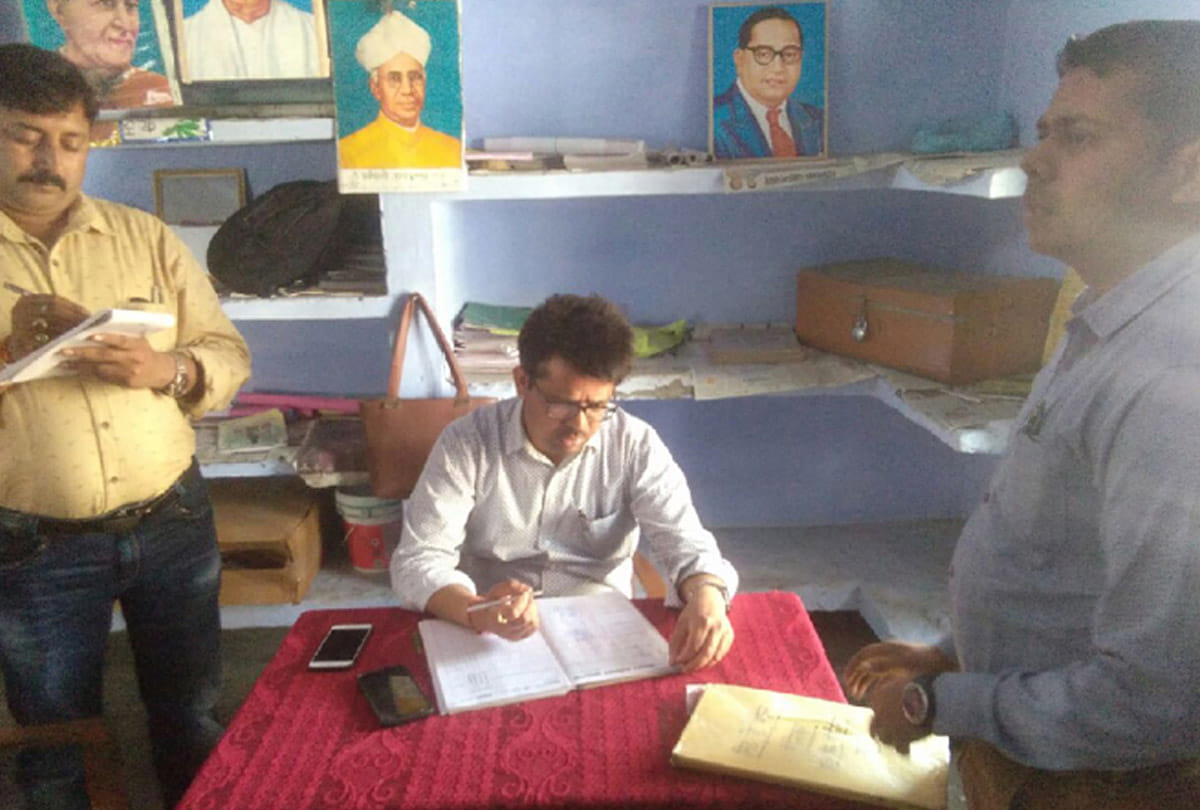 Teacher does not have basic knowledge of hindi grammar