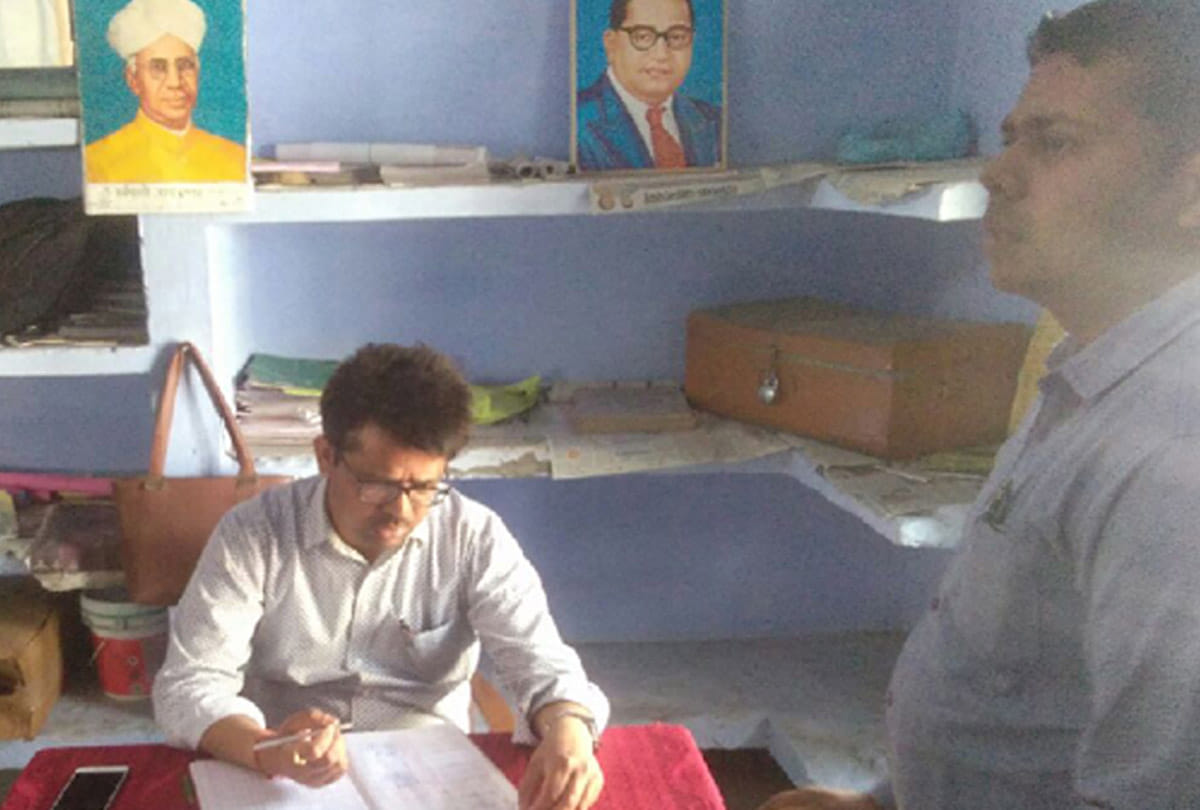 Teacher does not have basic knowledge of hindi grammar