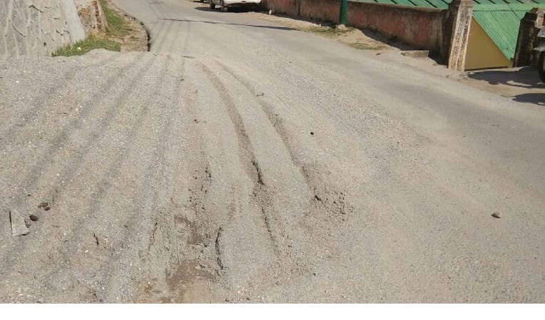 Dangers on the road, scattered materials, sanded bikes on the sand