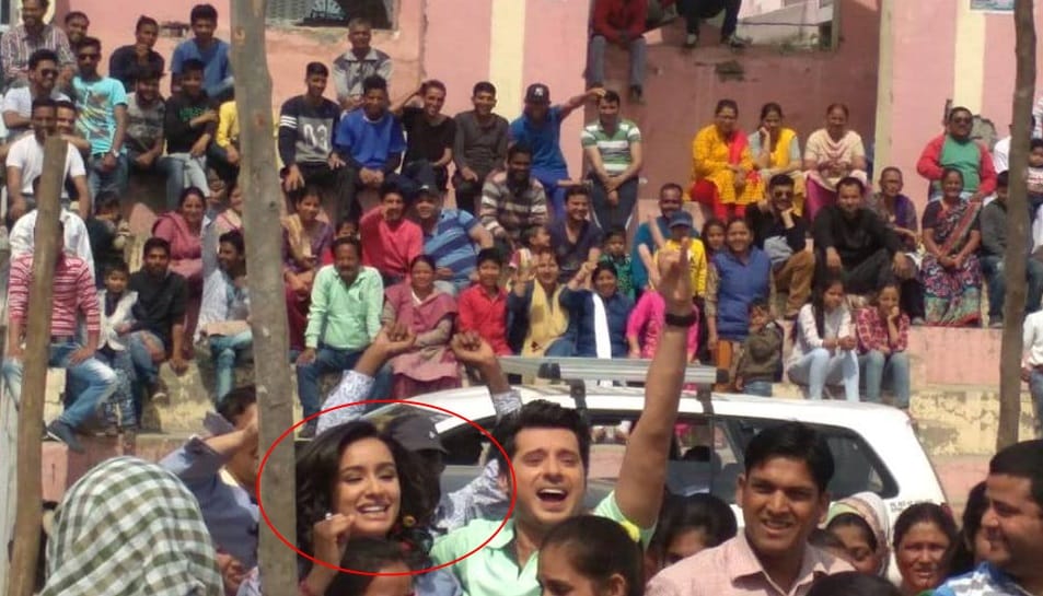 Shraddha kapoor happy to see shahid during play Archery