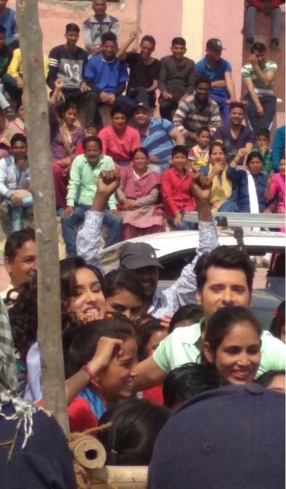 Shraddha kapoor happy to see shahid during play Archery