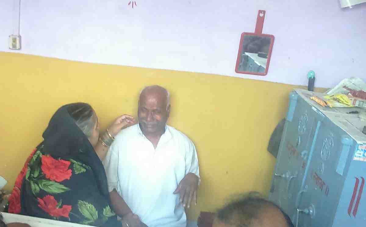 Ten lakh cost jewelery robbed in shop