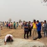 four year kid falls into borewell during playing in madhya pradesh's devas