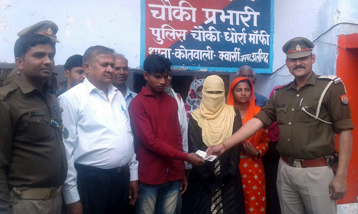 Lovers found couple in Sahara, marriage in police post