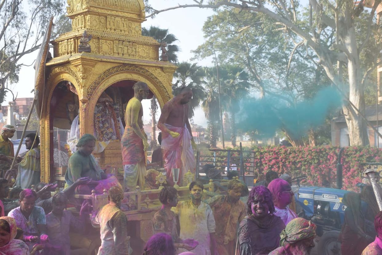 भगवान रंगनाथ ने की भक्तों पर रंग-गुलाल की बरसा, आज निकलेगा रथ