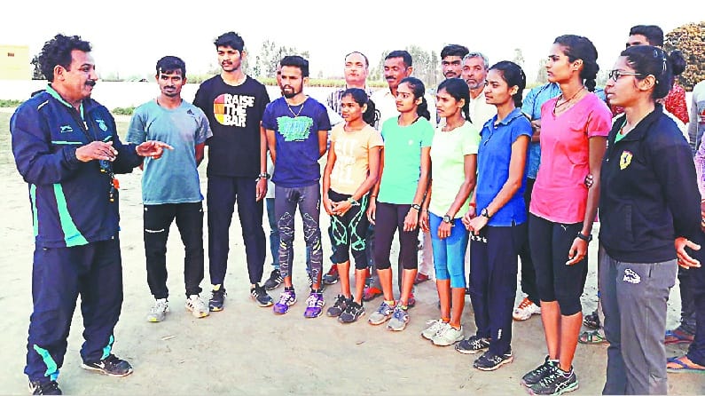 Bijendra giving training to runners
