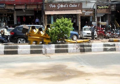 There was a sharp explosion and the car was blown up