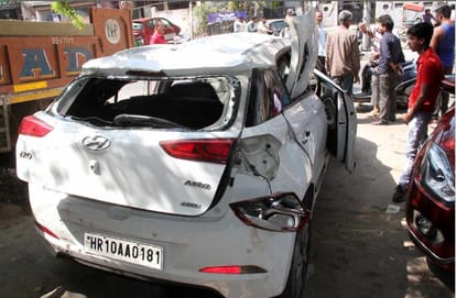 There was a sharp explosion and the car was blown up