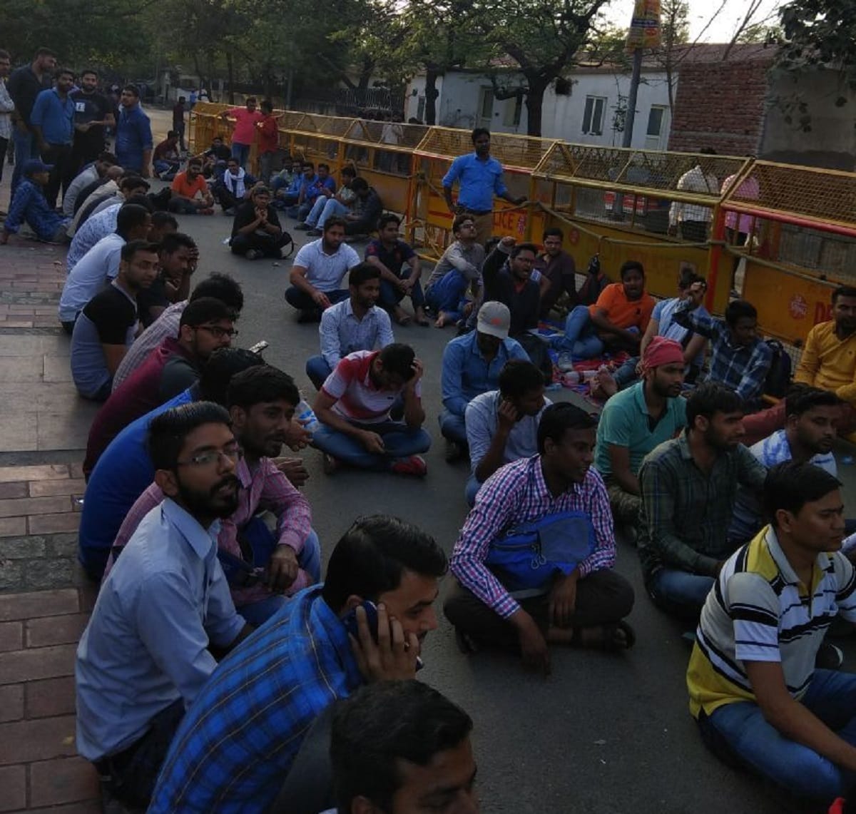 students protest against ssc in new delhi for cbi investigation