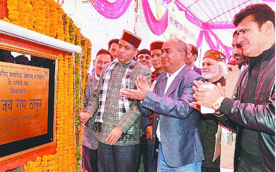 सिराज में पर्यटन और सड़कों के लिए दिए करोड़ों
