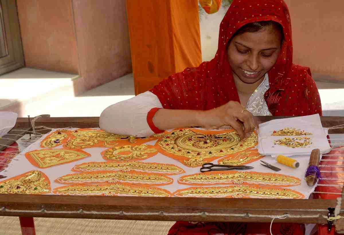 Special gift will be given to macron in varanasi