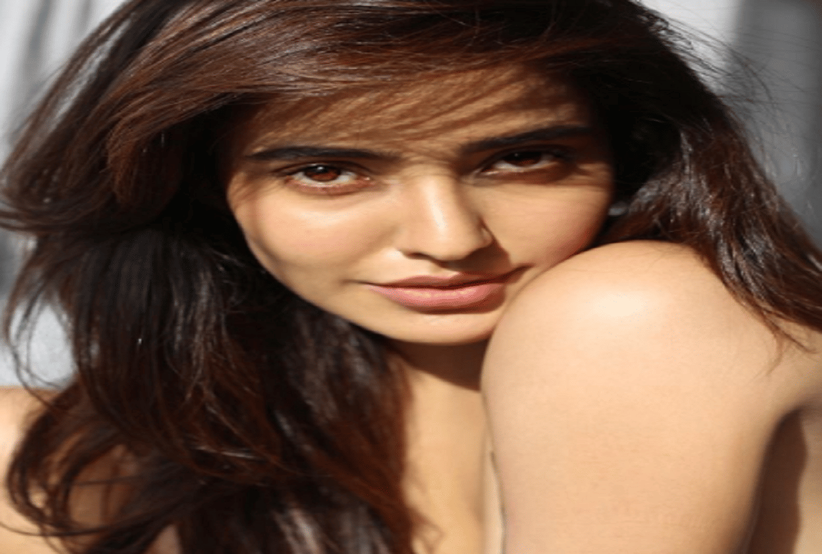 Actress neha sharma trolled on social media after upload hot picture on instagram