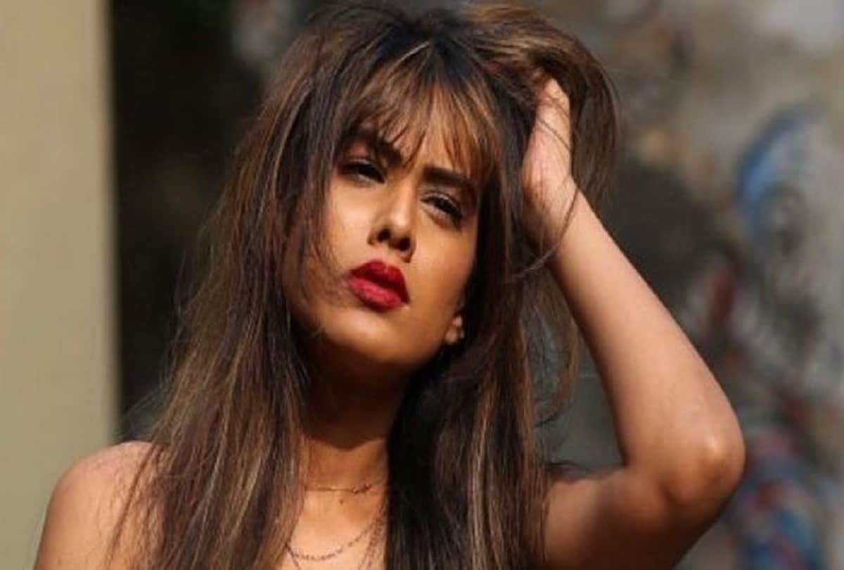 nia sharma trolled by people for lipstick colour photo goes viral