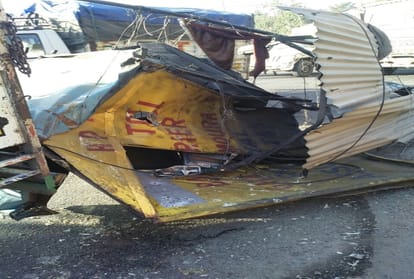 Truck Slams Into Toll Booth One killed in bilaspur Himachal pradesh