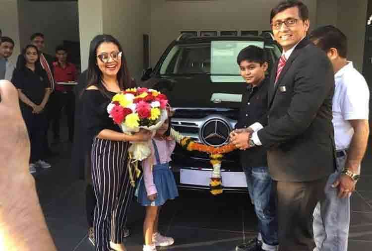 priya prakash varrier effect on singer neha kakkar video goes viral on social media