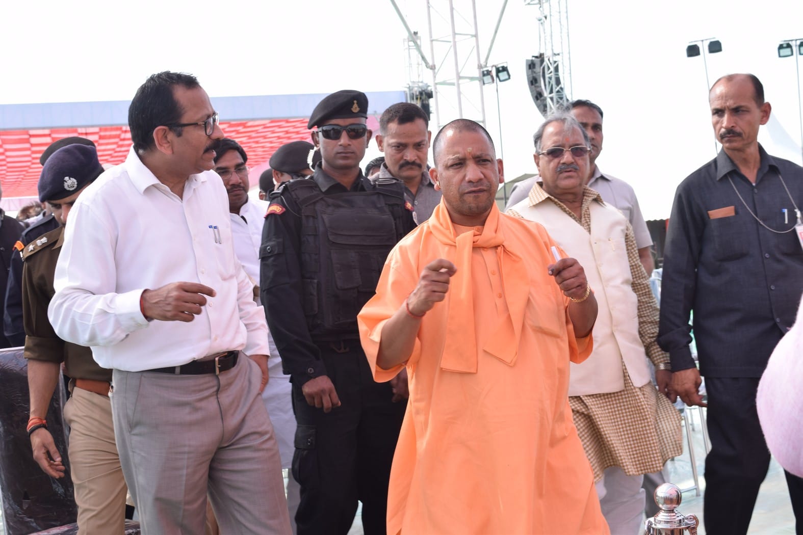 CM yogi adityanath  worship at vindhyachal temple mirzapur