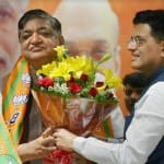 नरेश अग्रवाल ने थामा बीजेपी का दामन