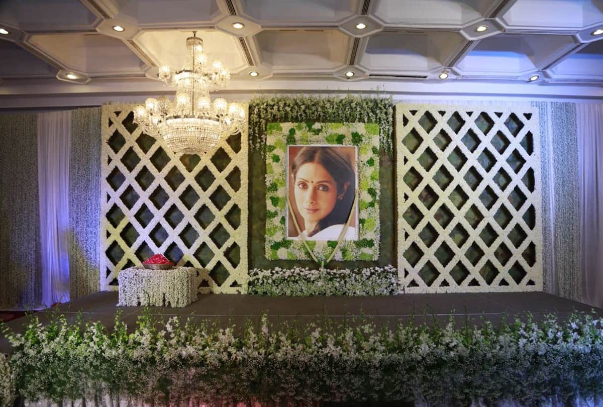 janhvi kapoor and khusi kapoor get emotional on sridevi prayer meet in chennai