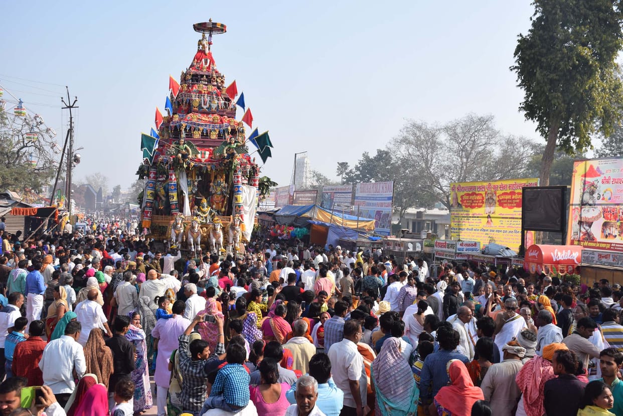 दिव्य रथ पर विराजमान होकर निकले भगवान गोदारंगमन्नार