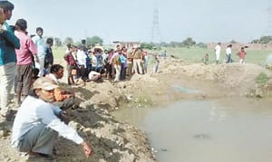 Two children in the pit, mother's body found on railway track