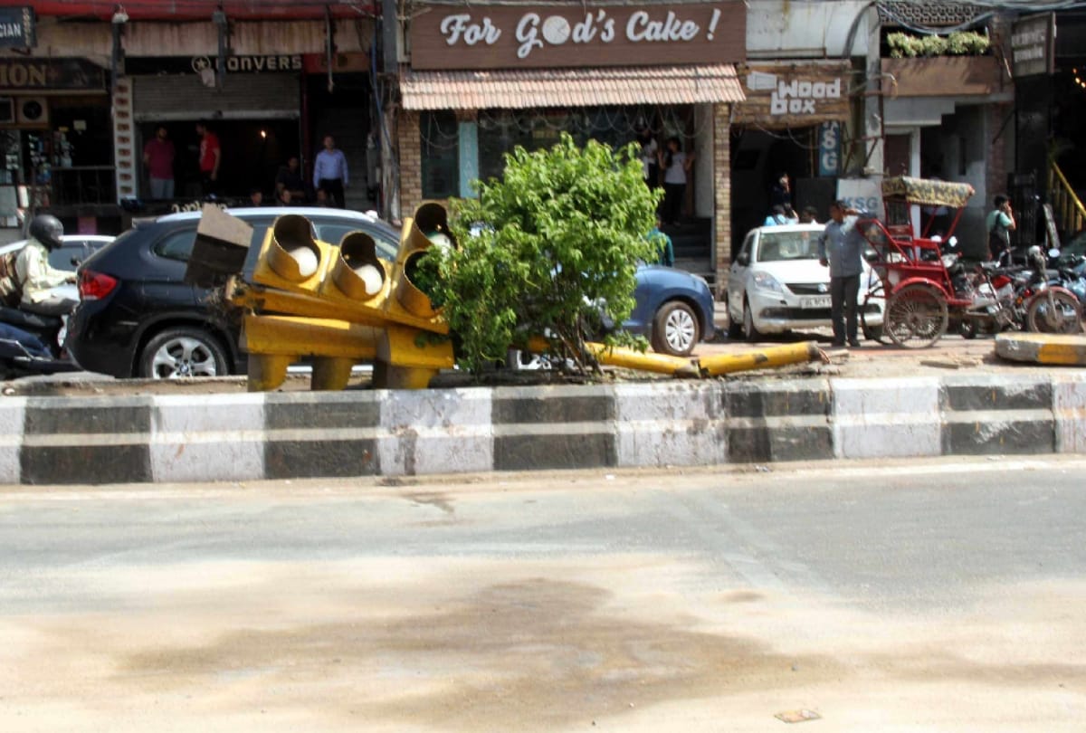 drunk law student crashes car into divider 2 die, condition of car and divider will give goosebumps