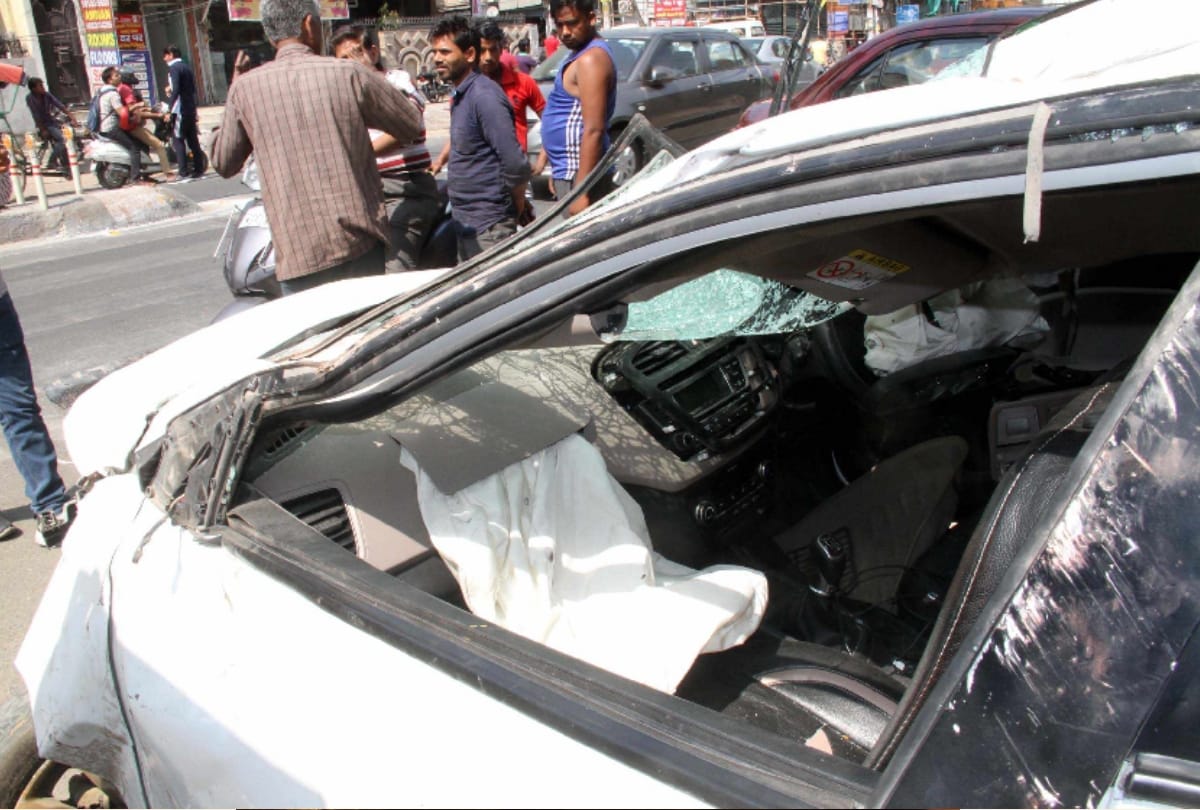 drunk law student crashes car into divider 2 die, condition of car and divider will give goosebumps