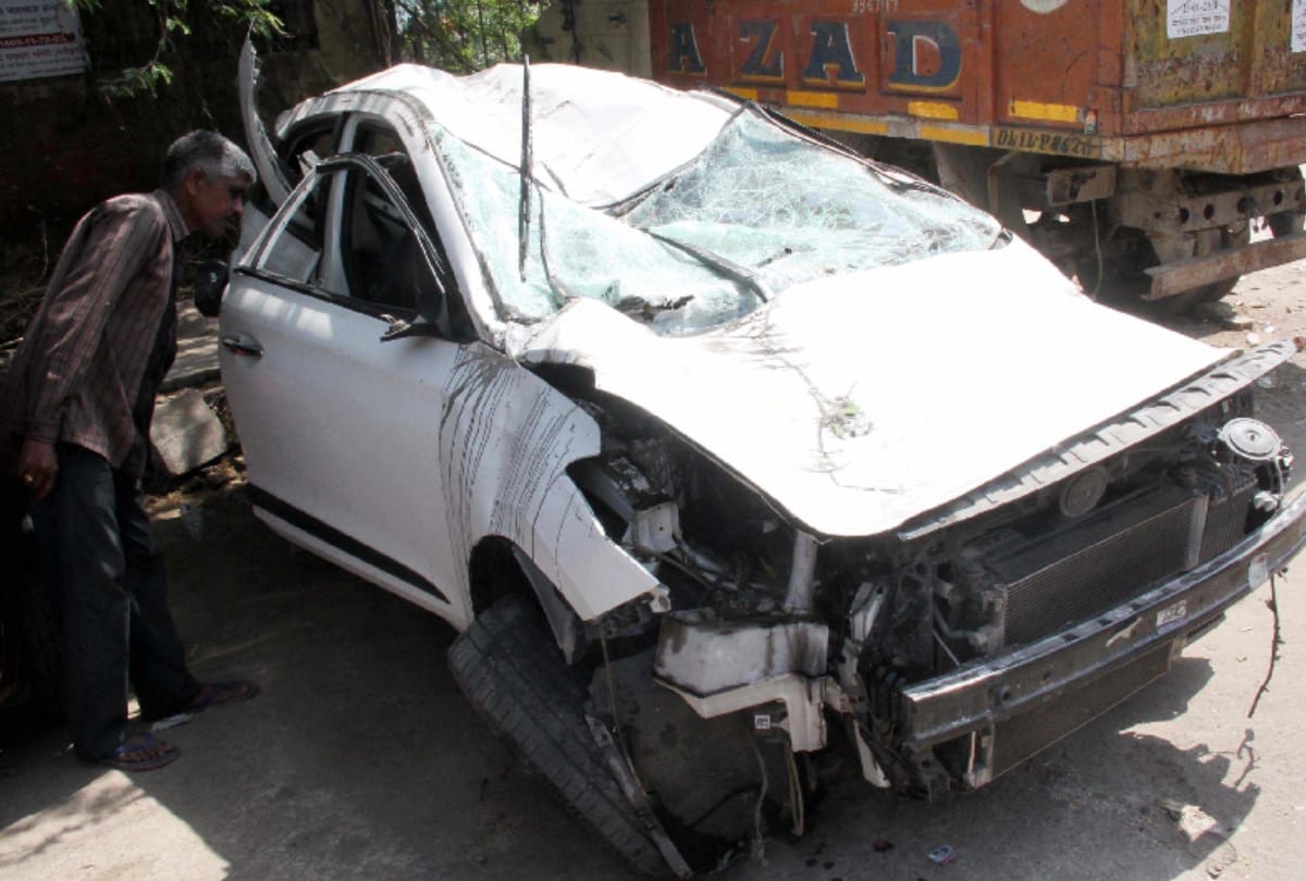 drunk law student crashes car into divider 2 die, condition of car and divider will give goosebumps