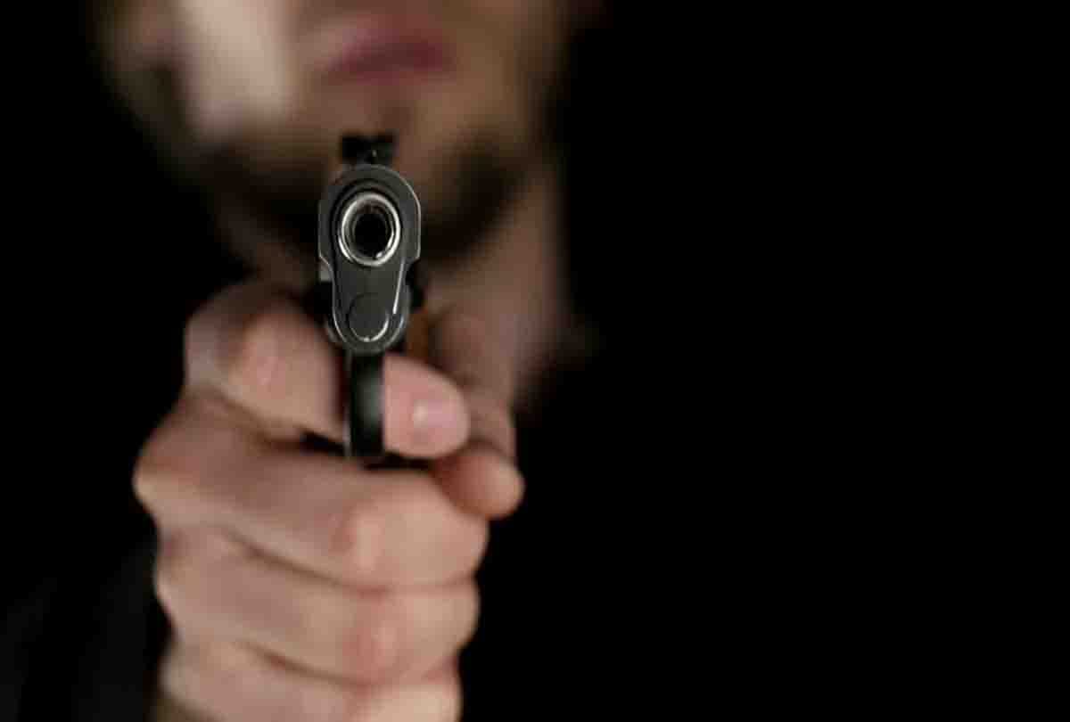 woman wounded in gun shot