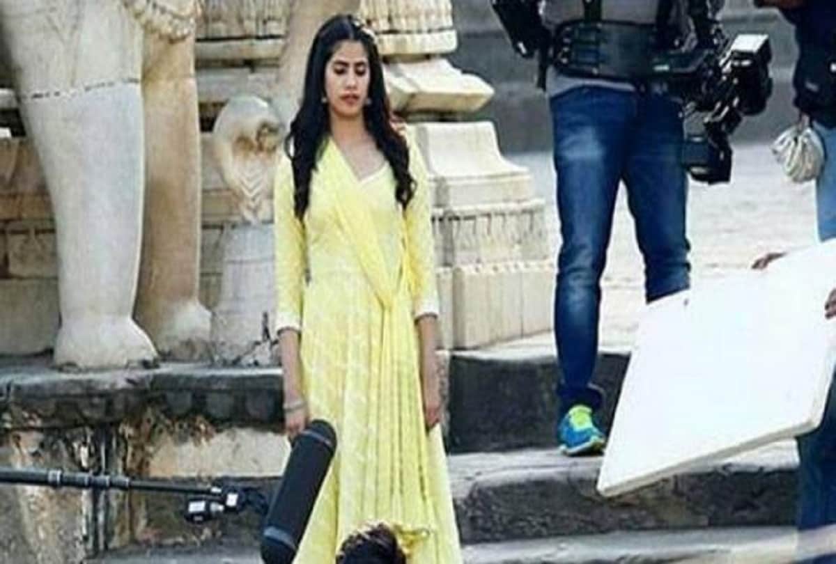 film dhadak shoot photos and video viral in social media