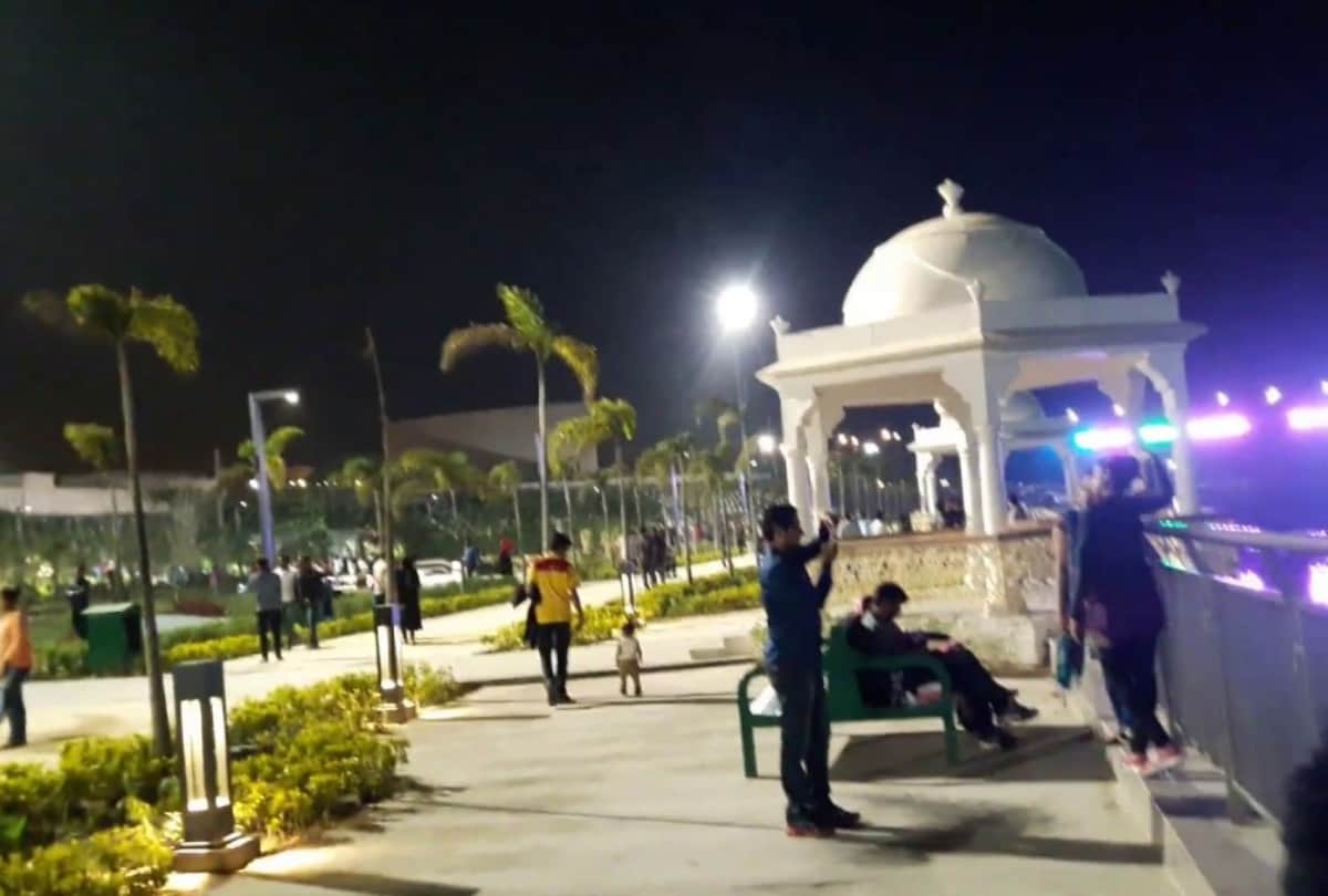 boy fell down in river while taking selfie at gomti river front