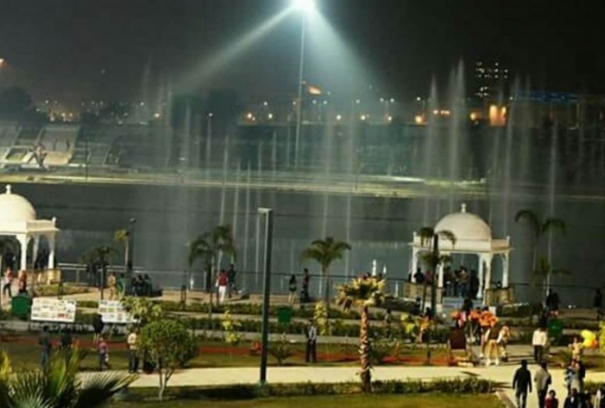 boy fell down in river while taking selfie at gomti river front