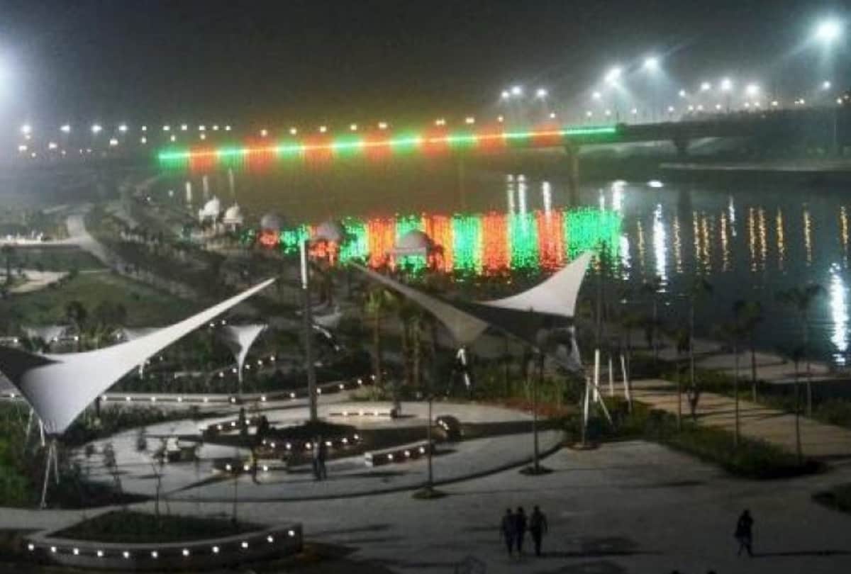 boy fell down in river while taking selfie at gomti river front