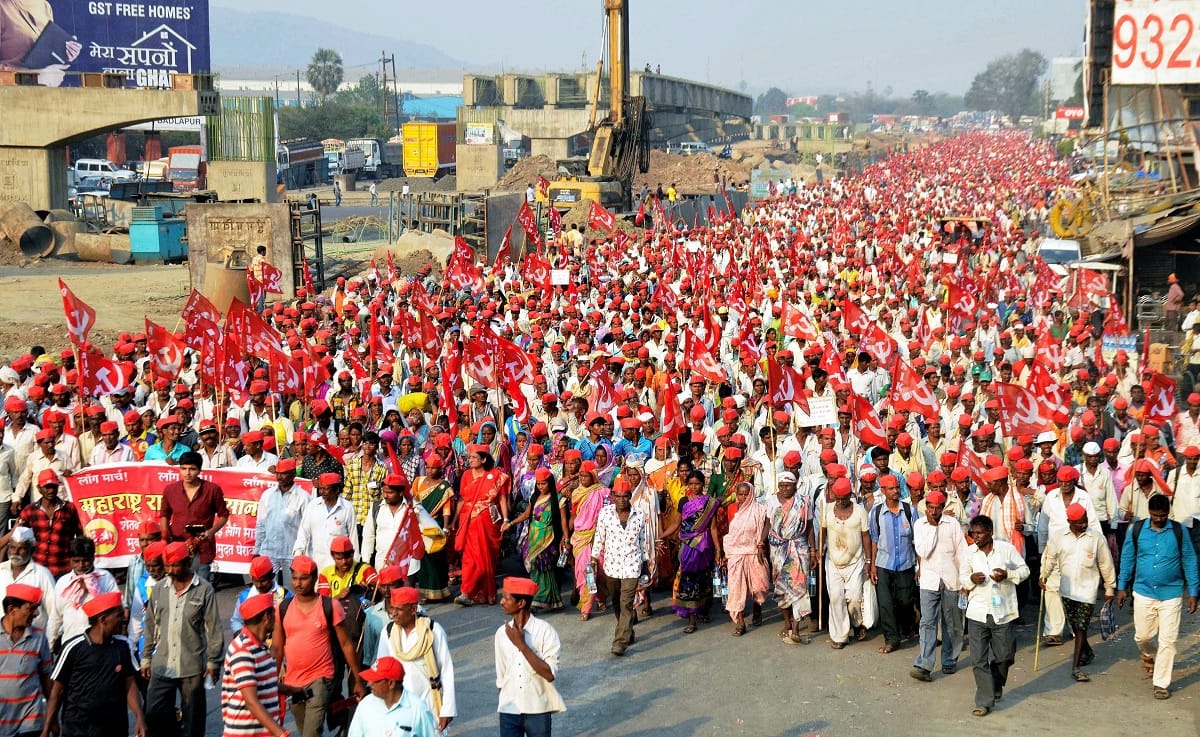35000 farmers reached Mumbai, walking distance of 180 kilometers