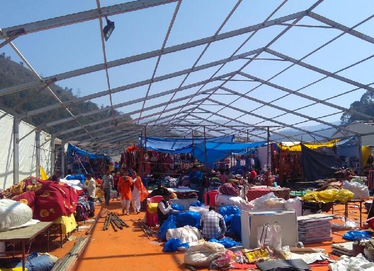 प्रशासन ने पड्डल मैदान से हटाए व्यापारी