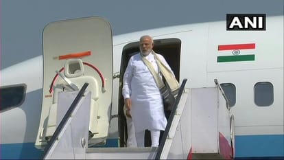 PM narendra modi gave gift to france first lady