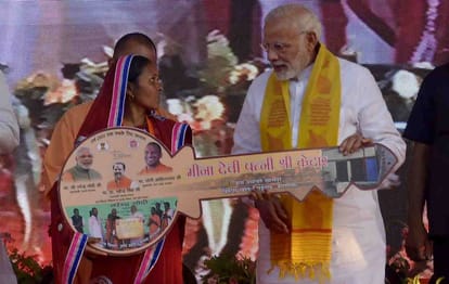 Grand welcome of French president and pm modi in varanasi
