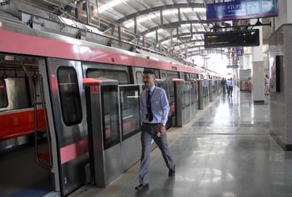 pink line metro inaugurated for public today by cm kejriwal, know all about it