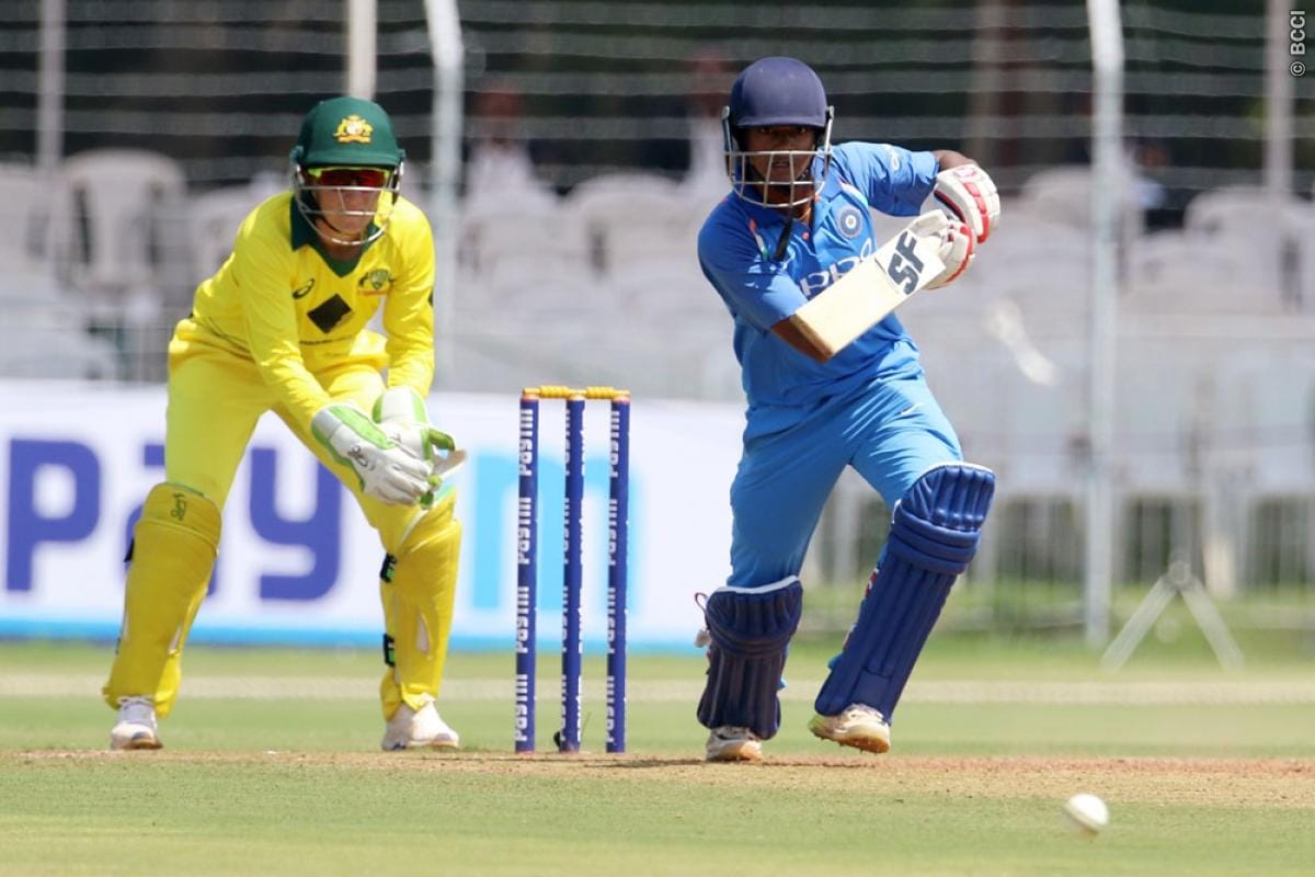 pooja vastrakar become first woman cricketer who hits fifty at no 9