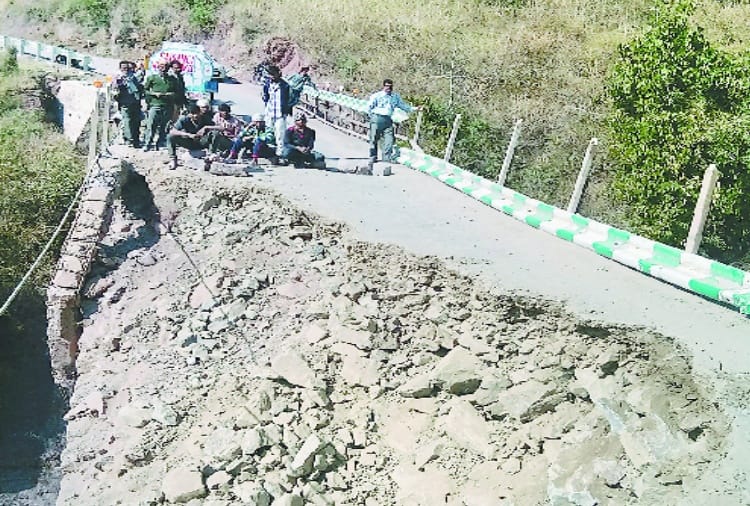 चक्कीमोड़-भोजनगर मार्ग पर आवाजाही बंद